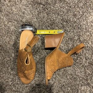 Maurice’s Tan Block Heel Sandals